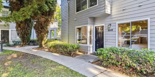1640 Parkview Green Circle