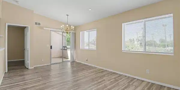 883 W San Ysidro Boulevard
