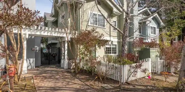 358 N El Camino Real