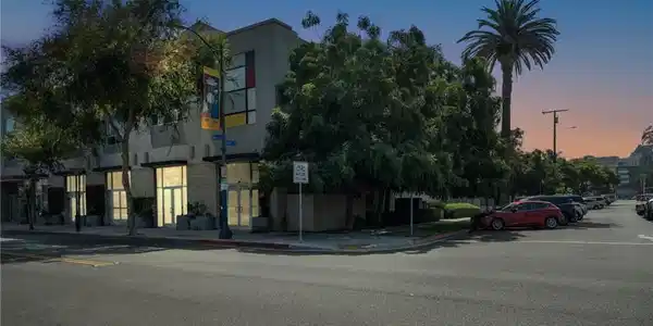 834 E 4th Street