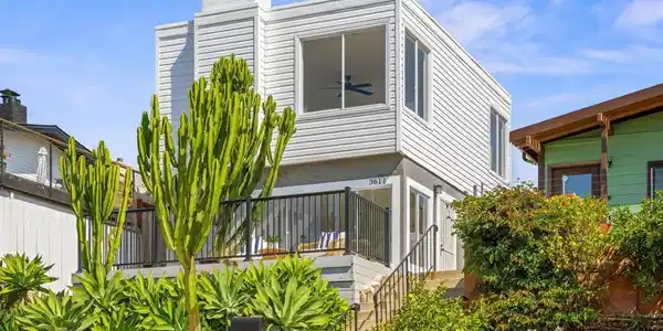 3611 Moultrie