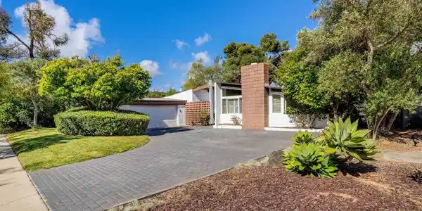 8575 N La Jolla Scenic Drive