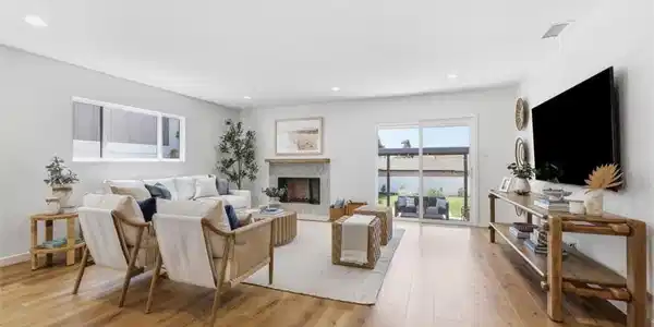 2418 Ives Lane