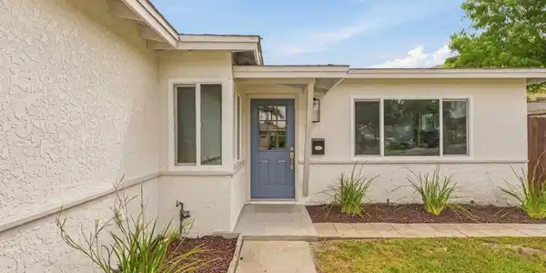3263 Roberta Ln