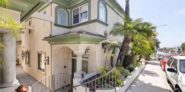 604 Manhattan Beach Boulevard