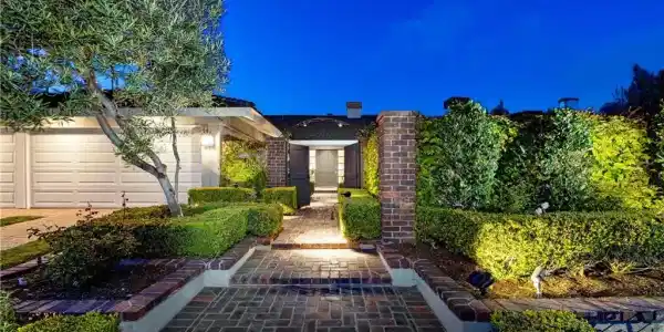 877 Sandcastle Drive