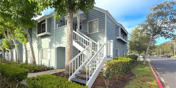 6008 Bixby Village