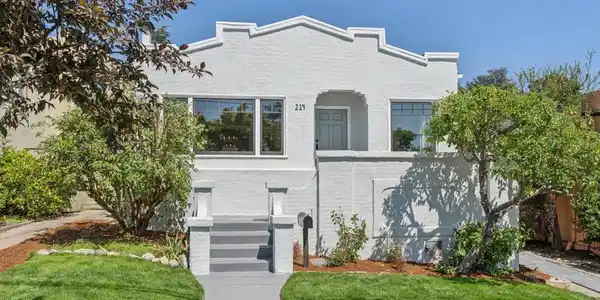 214 Mandalay Rd