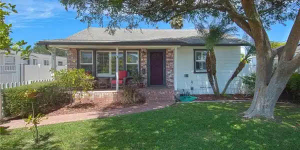 1925 Fullerton Avenue