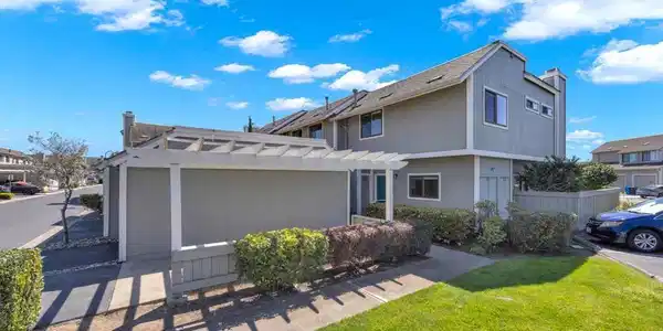 828 Columba Ln
