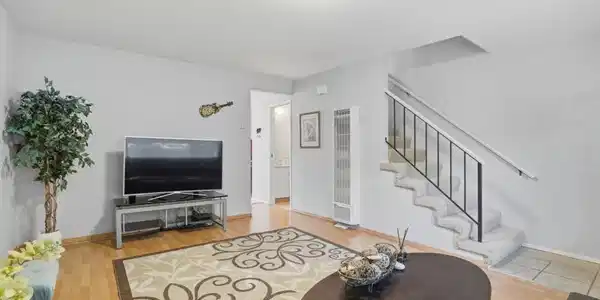 205 Del Valle Cir