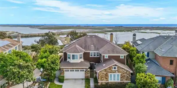 4762 Oceanridge Drive