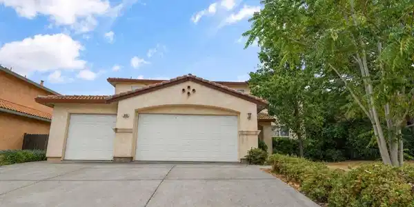 1816 Crown Peak Way