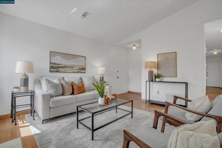 351 Filbert Ct