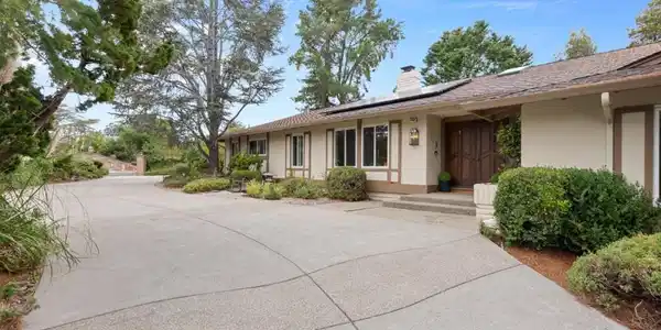 1430 Lakeview Drive