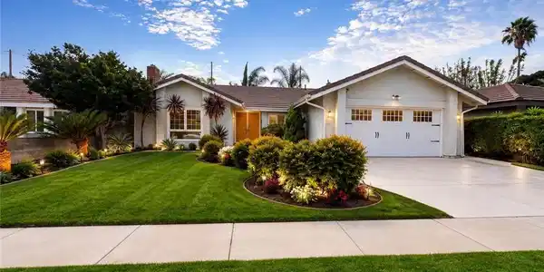 17627 Fremont