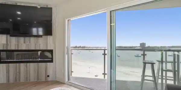 2820 Bayside Walk