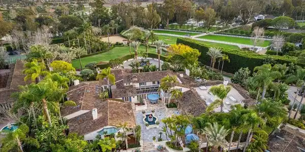 16337 Los Arboles