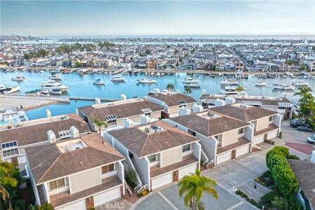 990 Bayside Cove