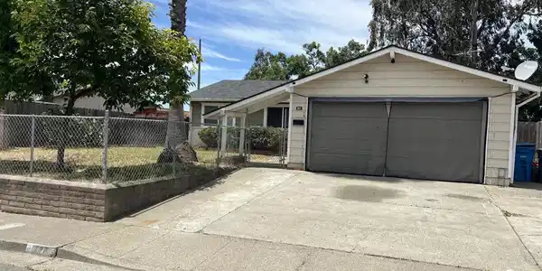 827 Falcon Dr