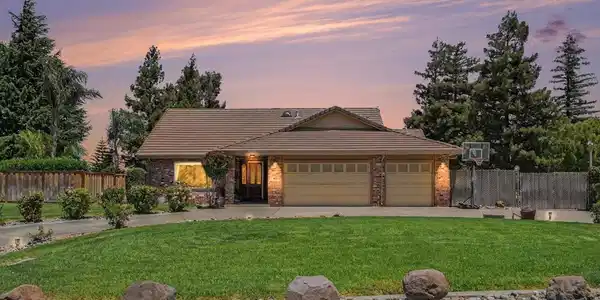 4670 Lariat Ln