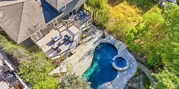 980 Bluebird Canyon