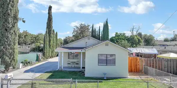 55 Malicoat Ave