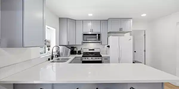 23 E 1st St