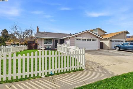 34319 Chester Ct