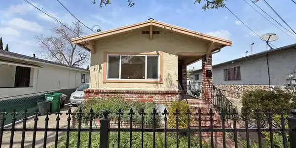 2129 Harrington Ave