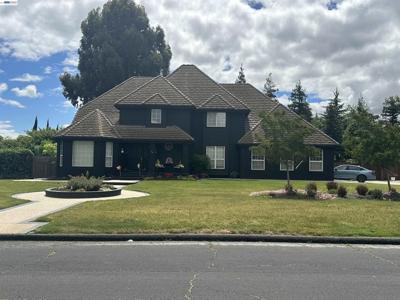 15 Madeira Ct