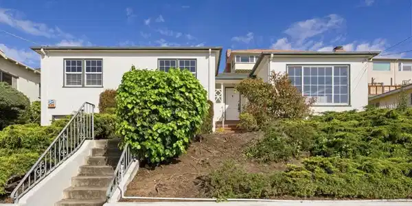 647 Pine Terrace