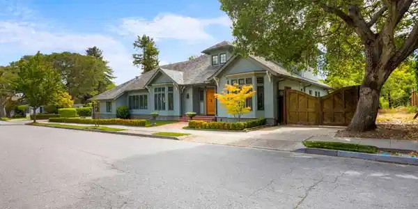 1901 Carmelita Avenue