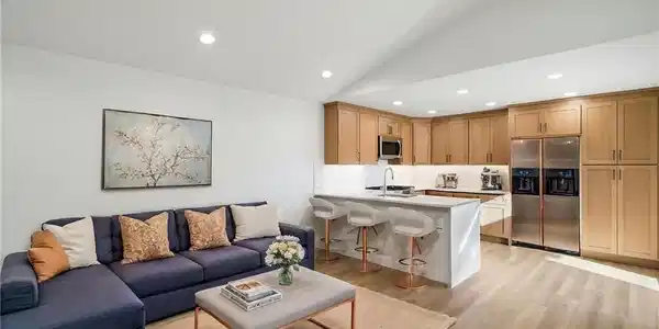 17333 Brookhurst
