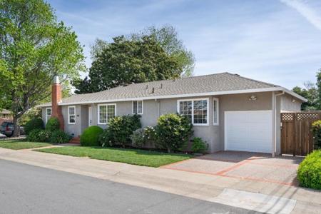 910 Folkstone Avenue