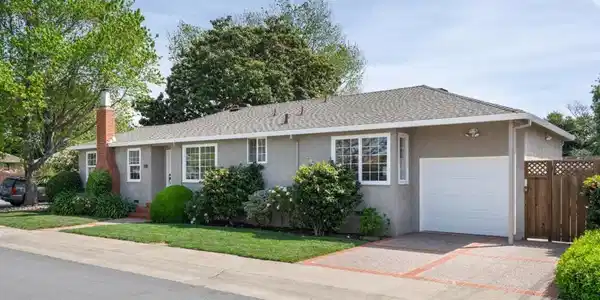 910 Folkstone Avenue