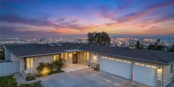 43 Avenida Corona