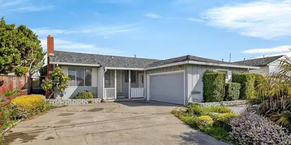 15274 Laverne Dr