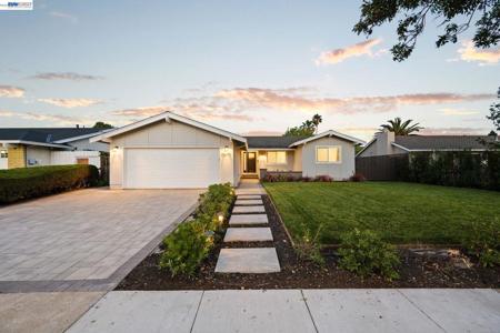 35279 Farnham Dr