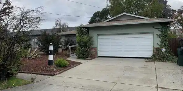 1204 Tulip Dr