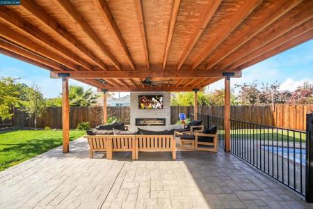 1745 Eucalyptus Ct
