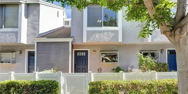 10 Candlewood Lane