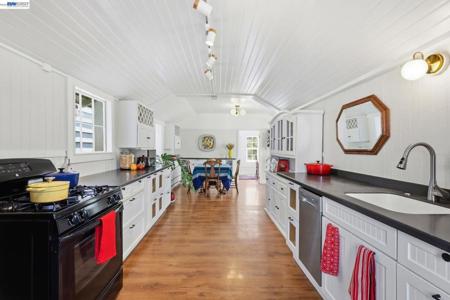 30 Niantic Ave
