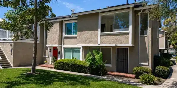8437 El Arroyo