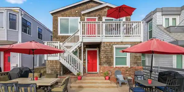 720 Devon Court
