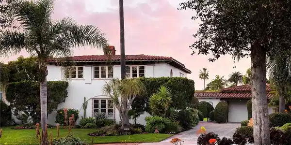 212 W Avenida Valencia