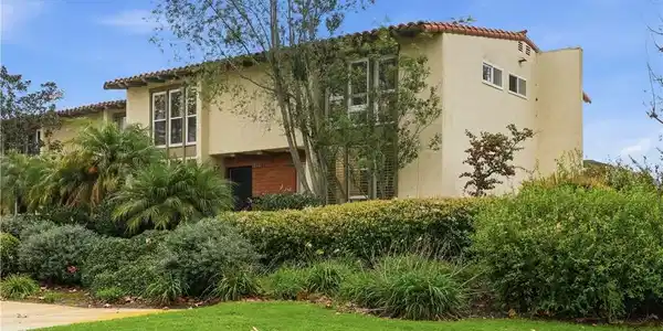2225 Vista Huerta