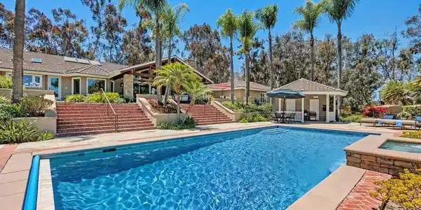 18081 Avenida Alondra