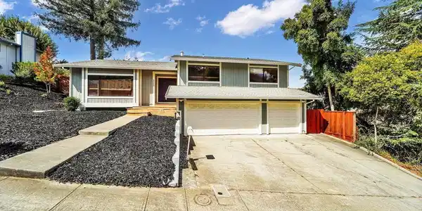225 Skyline Dr
