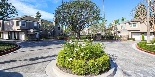 48 Baycrest Court